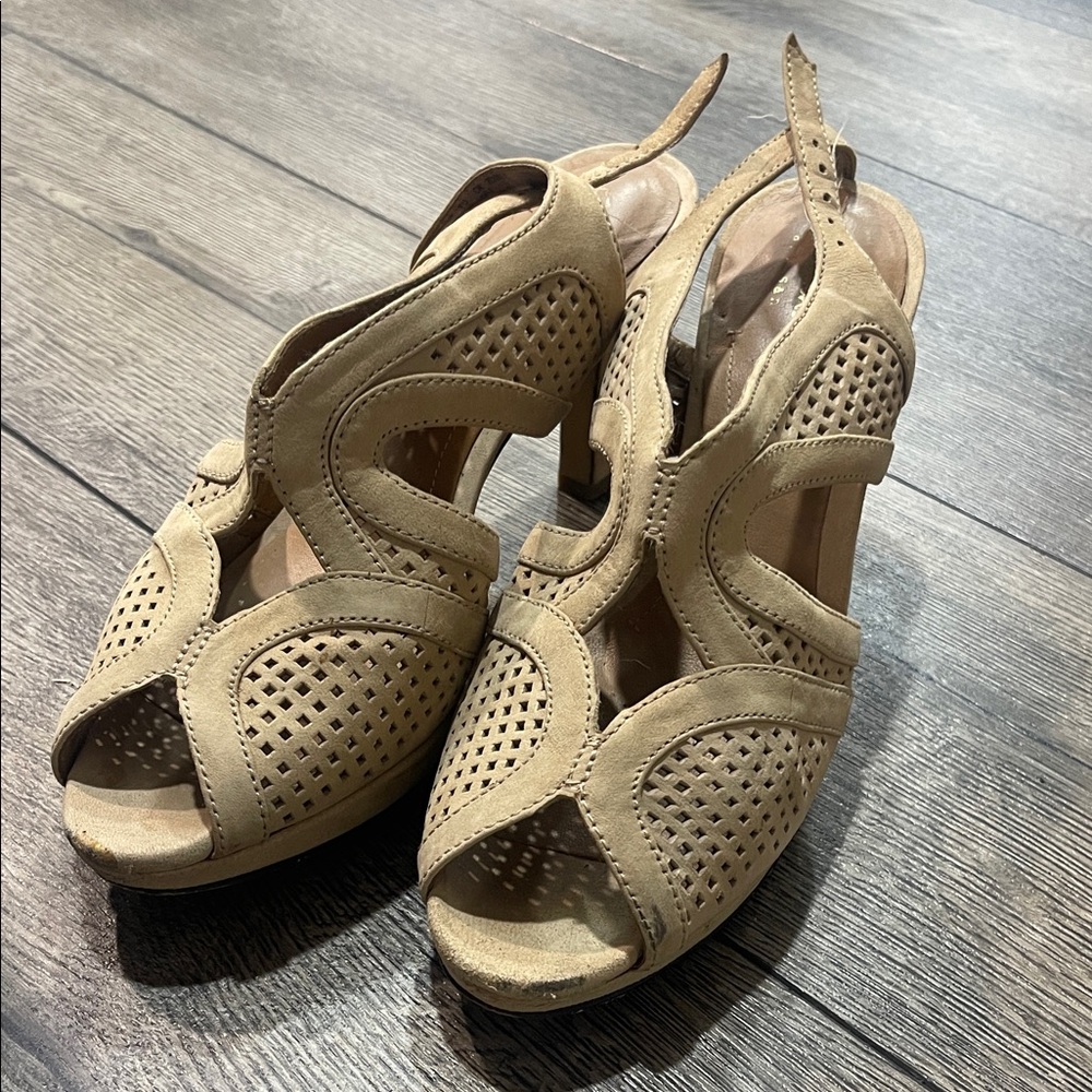 Elegant Tan Peep-Toe Slingback Sandals